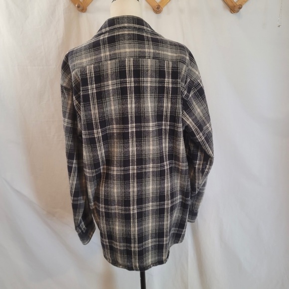 St. John’s Bay plaid flannel button down shacket   Sz Large - Picture 8 of 9